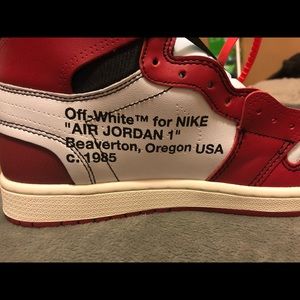 I’m selling a pair of off white 1 size 9